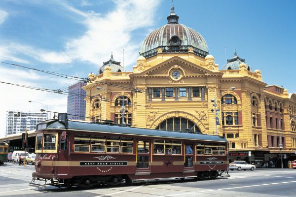 City Circle Tram in front of Flinders Street Station - click to see an enlarged version of this image